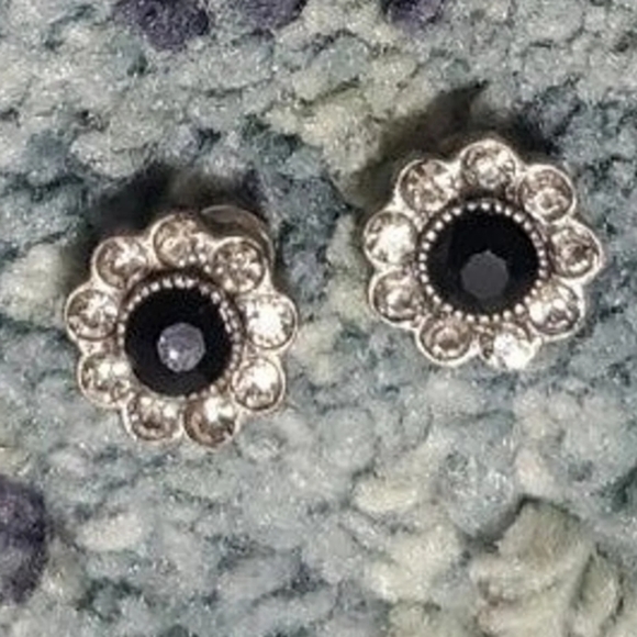 Black and white, vintage, silver, stud-earrings - Picture 2 of 3